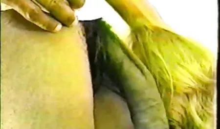 ராணி ஒரு உண்மையான ஆபாச இந்திய கவர்ச்சி கருப்பு உடல்