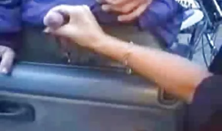 குழந்தையை உண்மையான லெஸ்பியன் fucked பெறுகிறார்