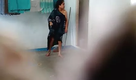 ஹாட் முதிர்ந்த லெஸ்பியன் துறைகளில் ஒரு இளம் உண்மையான ஆபாச தெரு டீன்